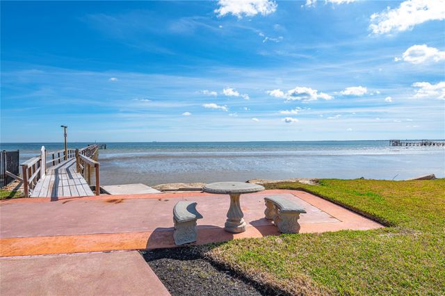 538 Villa Drive, Seabrook, TX 77586