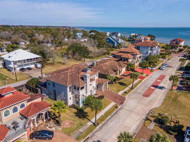 538 Villa Drive, Seabrook, TX 77586