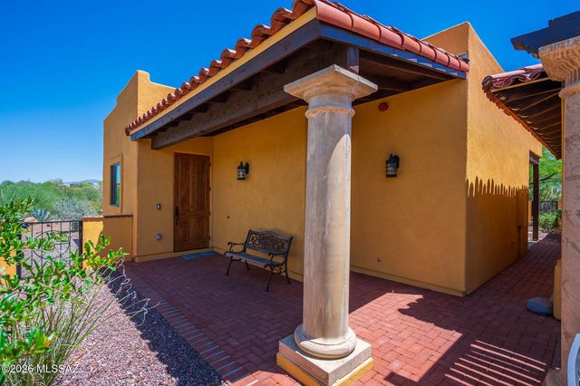 778 E Well Rock Place, Green Valley, AZ 85614