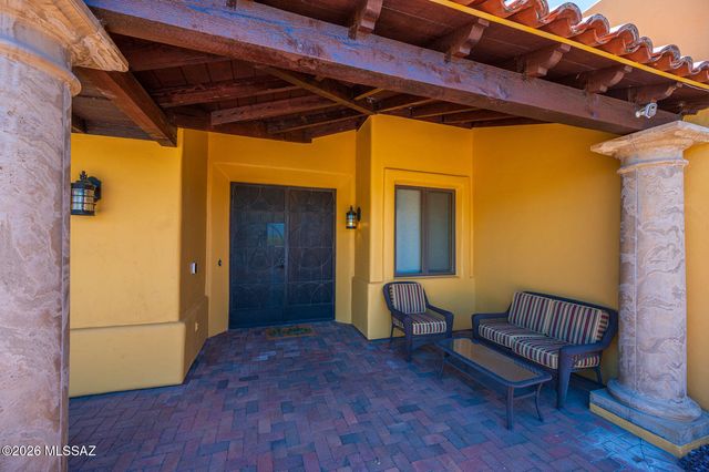 778 E Well Rock Place, Green Valley, AZ 85614