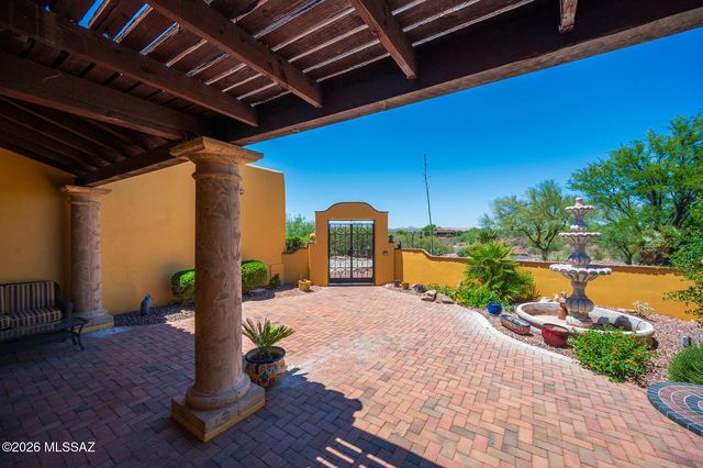 778 E Well Rock Place, Green Valley, AZ 85614