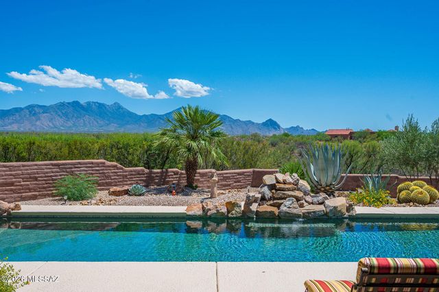 778 E Well Rock Place, Green Valley, AZ 85614