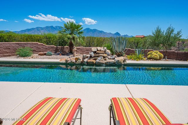 778 E Well Rock Place, Green Valley, AZ 85614