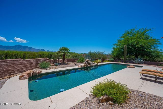 778 E Well Rock Place, Green Valley, AZ 85614