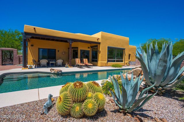778 E Well Rock Place, Green Valley, AZ 85614