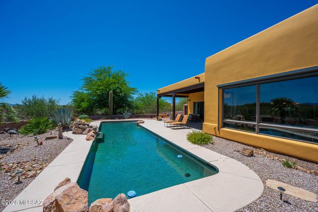 778 E Well Rock Place, Green Valley, AZ 85614
