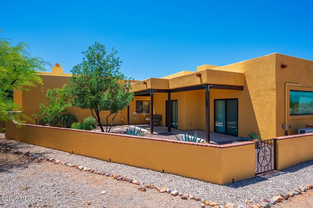 778 E Well Rock Place, Green Valley, AZ 85614