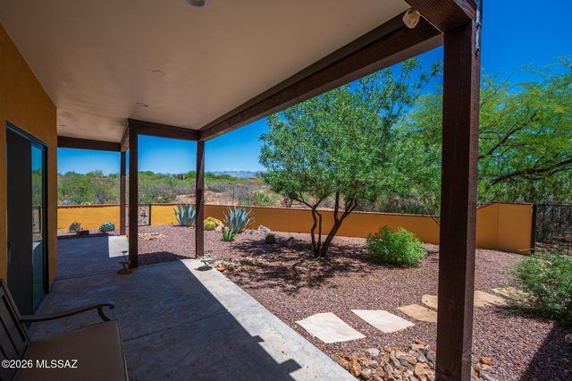 778 E Well Rock Place, Green Valley, AZ 85614