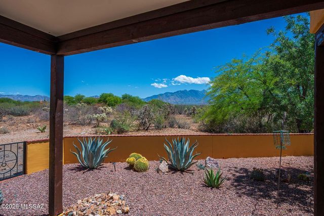 778 E Well Rock Place, Green Valley, AZ 85614