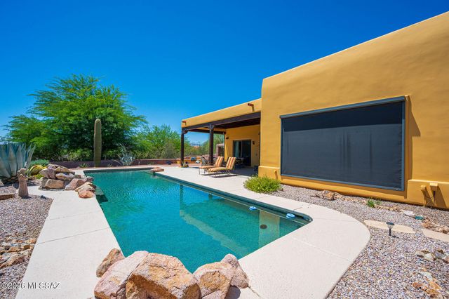 778 E Well Rock Place, Green Valley, AZ 85614