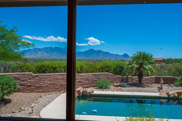 778 E Well Rock Place, Green Valley, AZ 85614