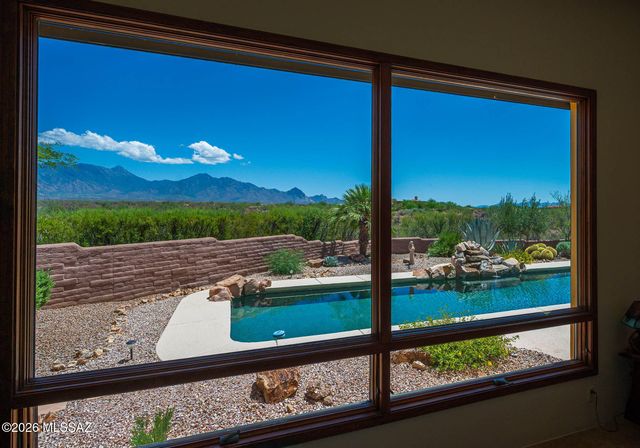 778 E Well Rock Place, Green Valley, AZ 85614