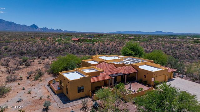 778 E Well Rock Place, Green Valley, AZ 85614
