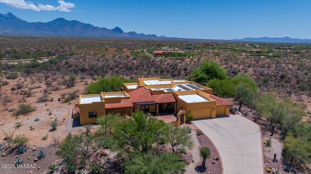 778 E Well Rock Place, Green Valley, AZ 85614
