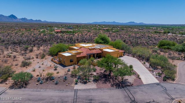 778 E Well Rock Place, Green Valley, AZ 85614