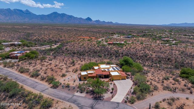 778 E Well Rock Place, Green Valley, AZ 85614