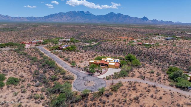 778 E Well Rock Place, Green Valley, AZ 85614
