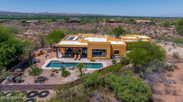 778 E Well Rock Place, Green Valley, AZ 85614