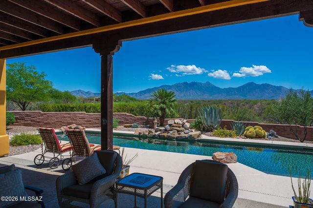 778 E Well Rock Place, Green Valley, AZ 85614