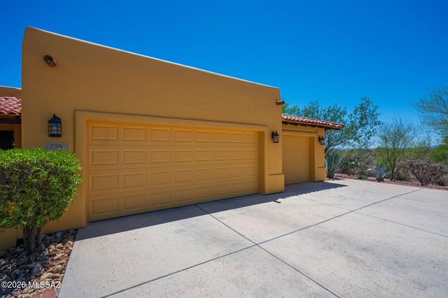 778 E Well Rock Place, Green Valley, AZ 85614