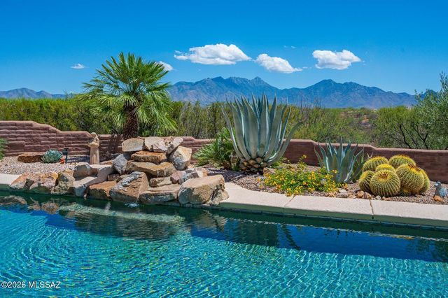 778 E Well Rock Place, Green Valley, AZ 85614