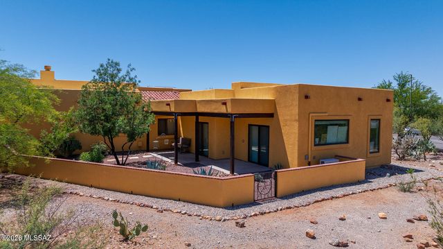 778 E Well Rock Place, Green Valley, AZ 85614