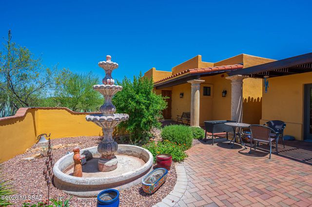 778 E Well Rock Place, Green Valley, AZ 85614
