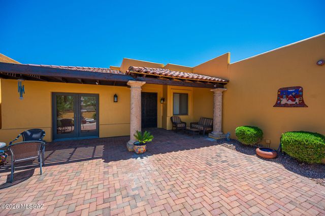 778 E Well Rock Place, Green Valley, AZ 85614