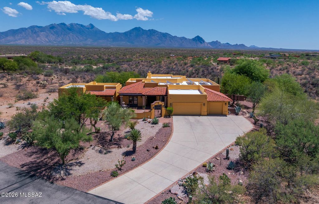 778 E Well Rock Place, Green Valley, AZ 85614