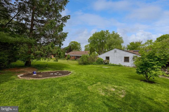 1544 VISTA RD, Lancaster, PA 17601