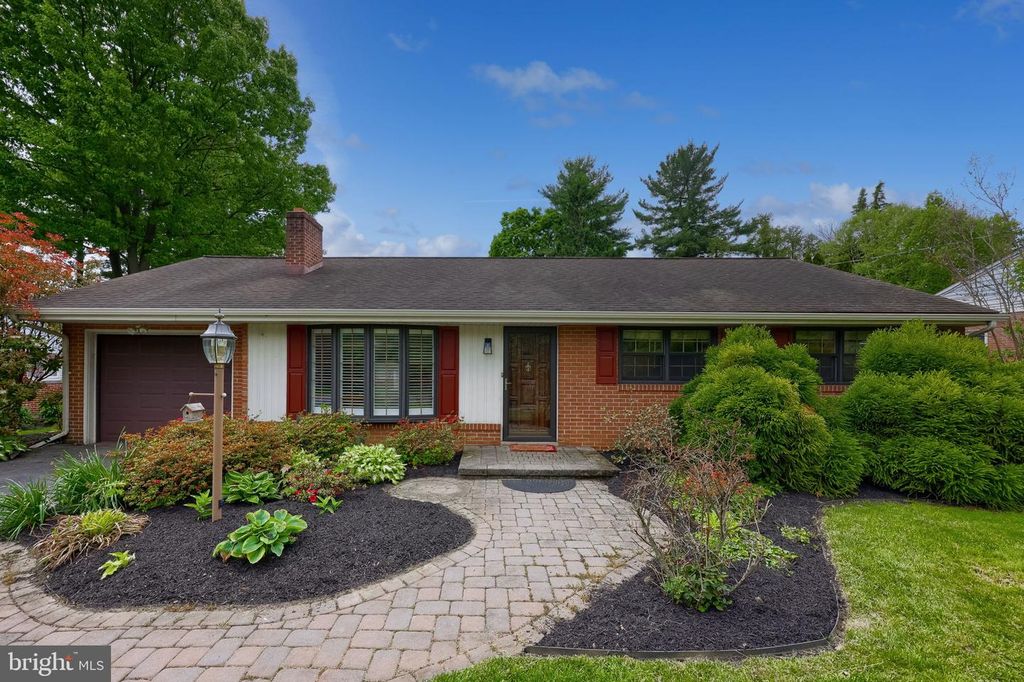 1544 VISTA RD, Lancaster, PA 17601