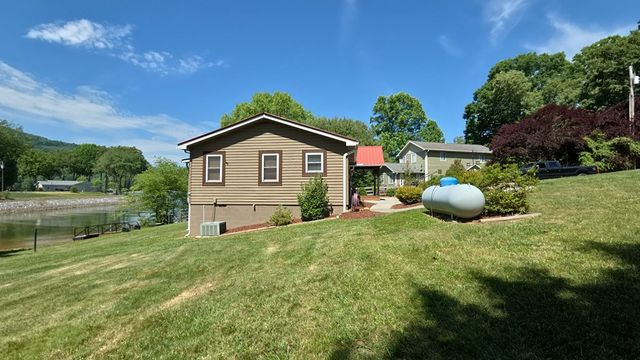 1693 Chatuge Shores, Hiawassee, GA 30546