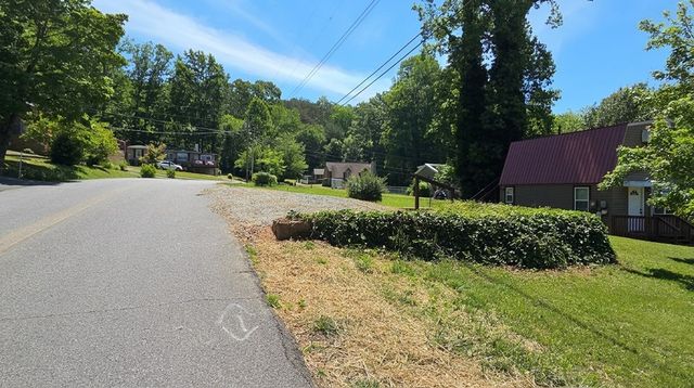 1693 Chatuge Shores, Hiawassee, GA 30546