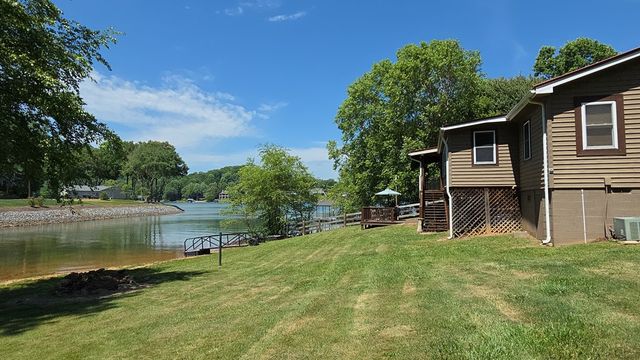 1693 Chatuge Shores, Hiawassee, GA 30546