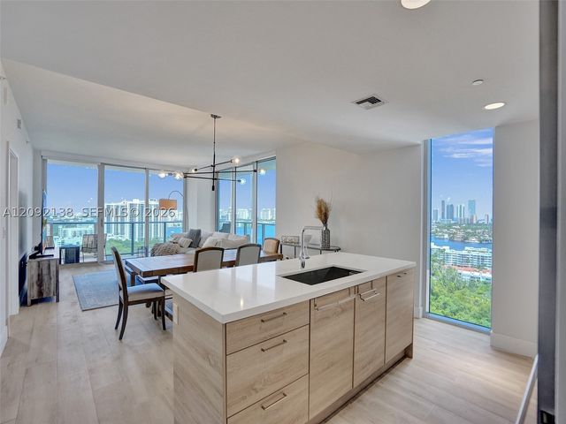 16385 Biscayne Blvd 2107, North Miami Beach, FL 33160