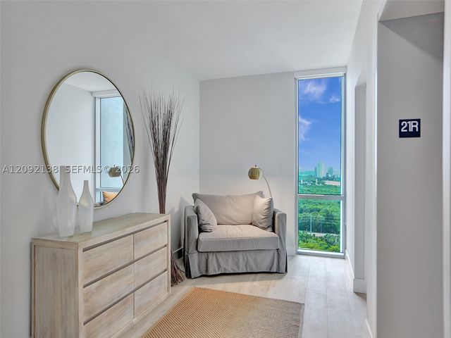 16385 Biscayne Blvd 2107, North Miami Beach, FL 33160