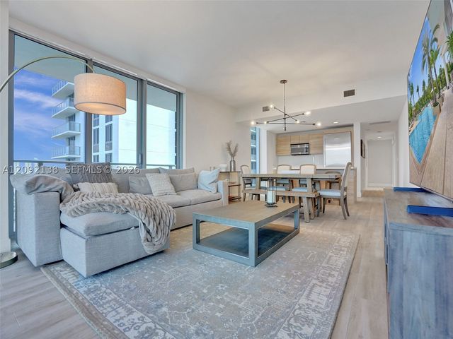 16385 Biscayne Blvd 2107, North Miami Beach, FL 33160