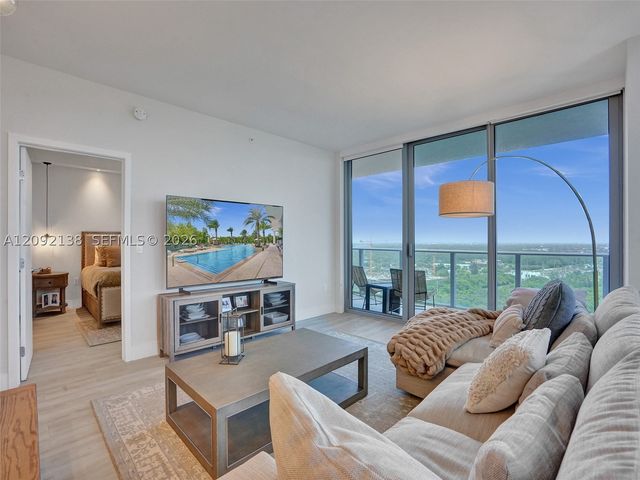 16385 Biscayne Blvd 2107, North Miami Beach, FL 33160