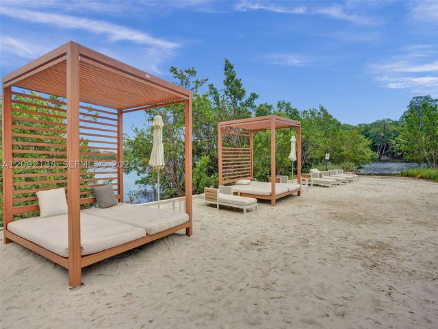 16385 Biscayne Blvd 2107, North Miami Beach, FL 33160