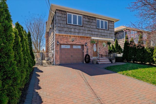 34 Vandewater Avenue, Floral Park, NY 11001