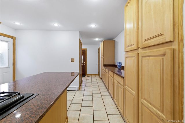 34 Vandewater Avenue, Floral Park, NY 11001