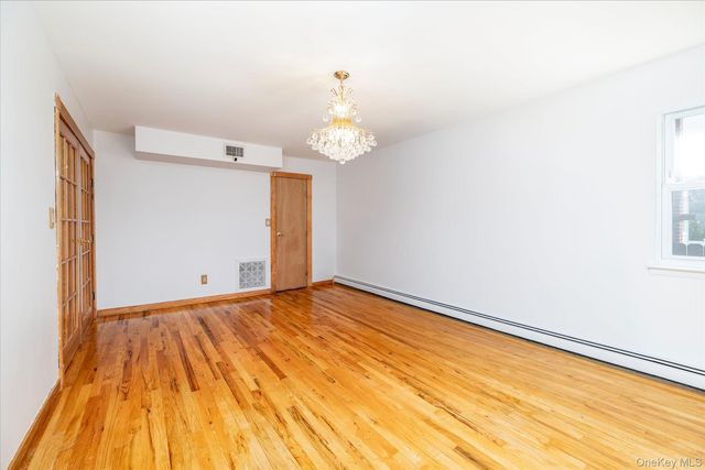 34 Vandewater Avenue, Floral Park, NY 11001