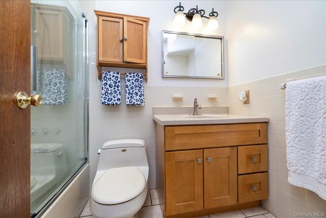 34 Vandewater Avenue, Floral Park, NY 11001