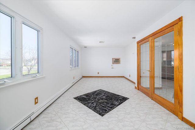 34 Vandewater Avenue, Floral Park, NY 11001