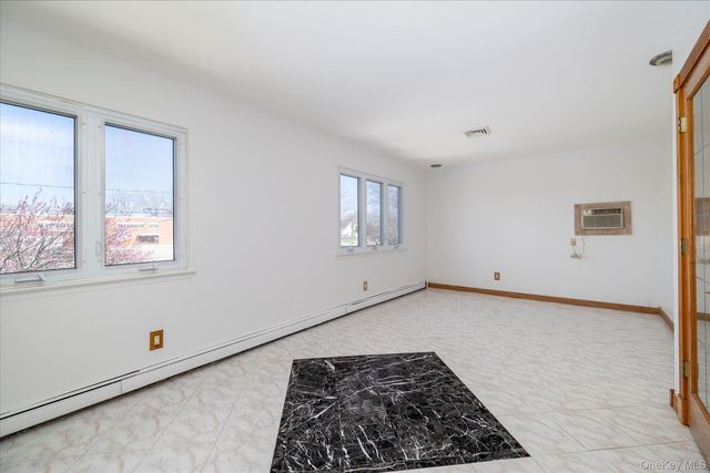 34 Vandewater Avenue, Floral Park, NY 11001