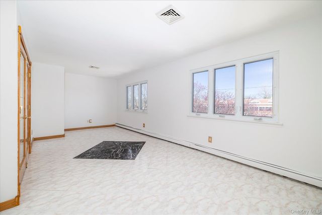 34 Vandewater Avenue, Floral Park, NY 11001