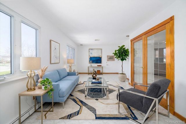 34 Vandewater Avenue, Floral Park, NY 11001