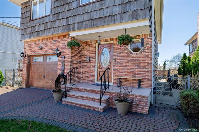 34 Vandewater Avenue, Floral Park, NY 11001