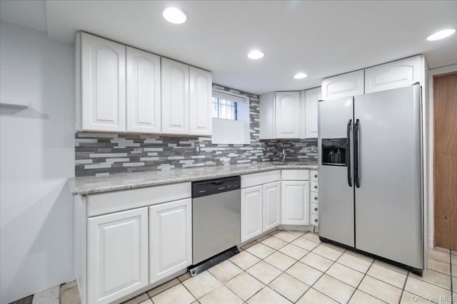 34 Vandewater Avenue, Floral Park, NY 11001