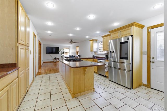 34 Vandewater Avenue, Floral Park, NY 11001